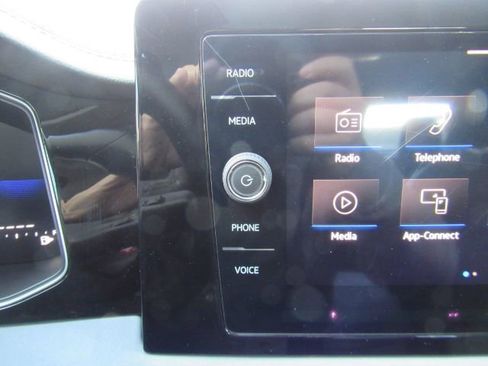 Used 2025 Volkswagen Jetta SE image 40