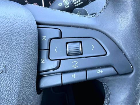 Used 2019 Cadillac XT4 Luxury w/ Cold Weather Package FWD image 22