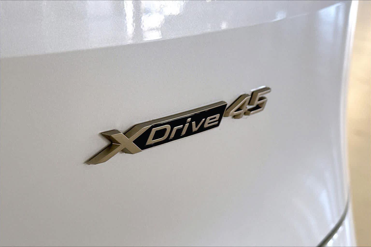 Used 2026 BMW iX xDrive45 w/ M Sport Package AWD/4WD image 9