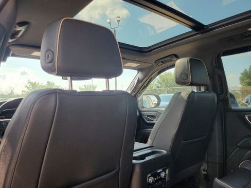 Used 2023 GMC Yukon XL SLT w/ SLT Premium Package RWD image 27