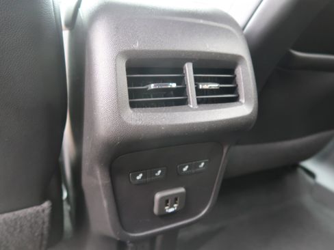 Used 2023 Chevrolet Equinox Premier image 37