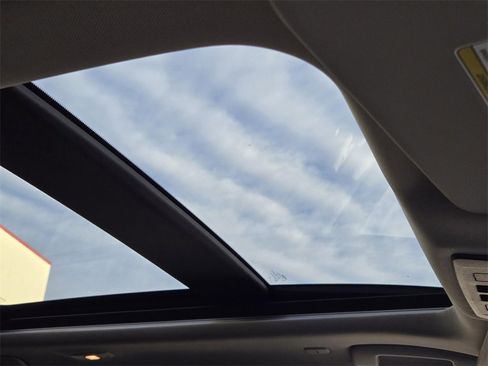 Used 2023 Nissan Rogue SV w/ SV Premium B Package image 9