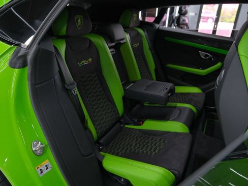Used 2022 Lamborghini Urus AWD/4WD image 17