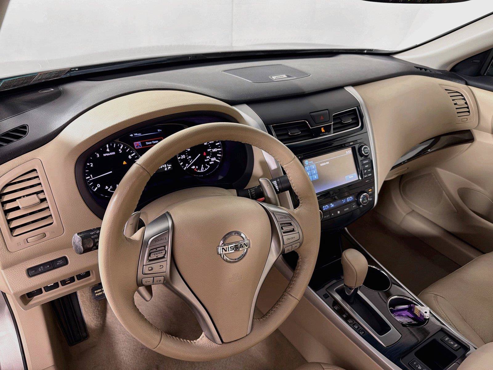 Used 2013 Nissan Altima 3.5 SL w/ Technology Pkg FWD image 16