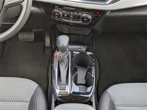 Certified 2025 Chevrolet Trax LT image 20