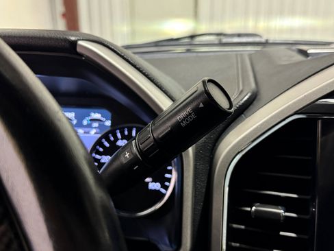 Used 2022 Ford F350 Lariat w/ Black Appearance Package image 25