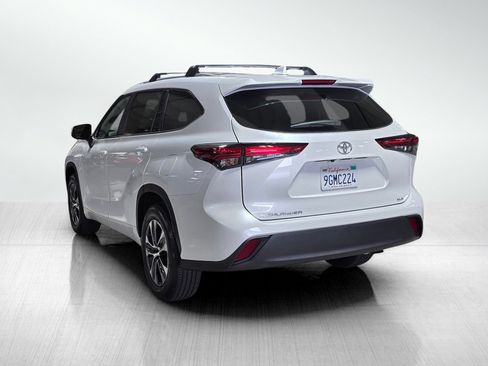 Used 2023 Toyota Highlander XLE FWD image 5