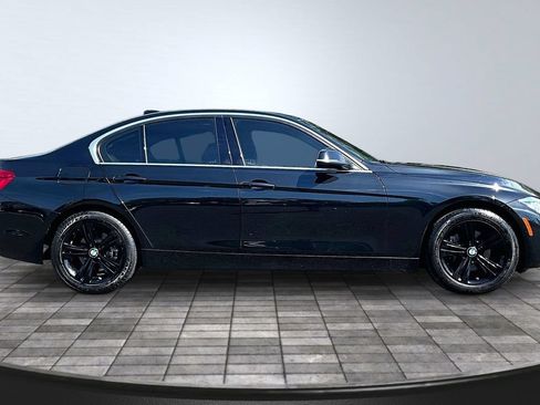 Used 2017 BMW 330i xDrive Sedan AWD/4WD image 8