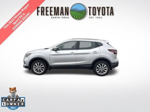 Used 2022 Nissan Rogue Sport SV w/ Technology Package FWD image 1