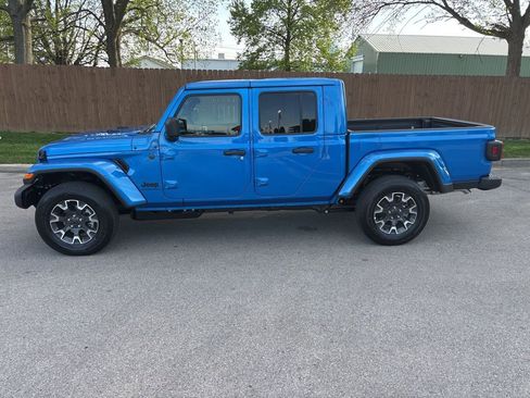 New 2026 Jeep Gladiator Sport AWD/4WD image 2