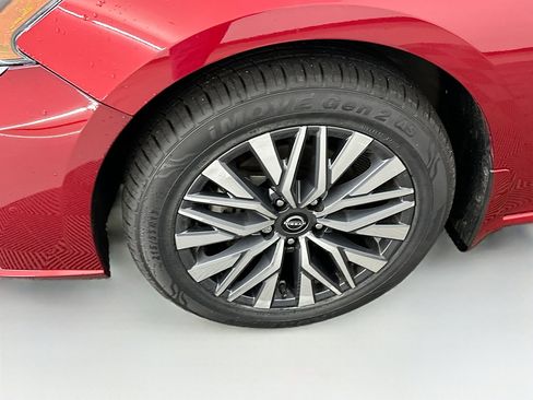 Used 2023 Nissan Altima 2.5 SV w/ SV Premium Package image 11