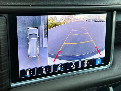 Used 2021 GMC Yukon XL Denali image 22