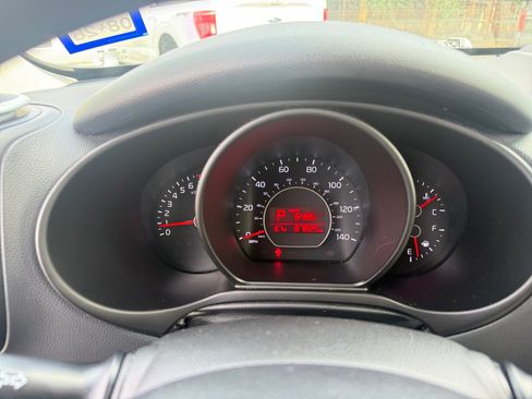 Used 2016 Kia Soul + FWD image 10