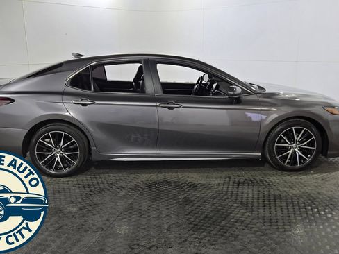 Used 2021 Toyota Camry SE FWD image 8