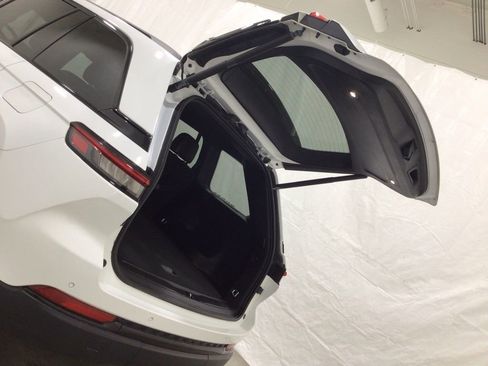 Used 2024 Jeep Grand Cherokee Altitude image 23