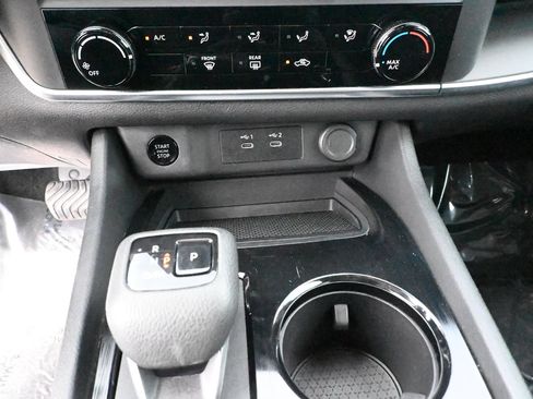 Used 2024 Nissan Rogue S AWD/4WD image 18