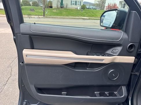 Used 2024 Ford Expedition Limited image 15