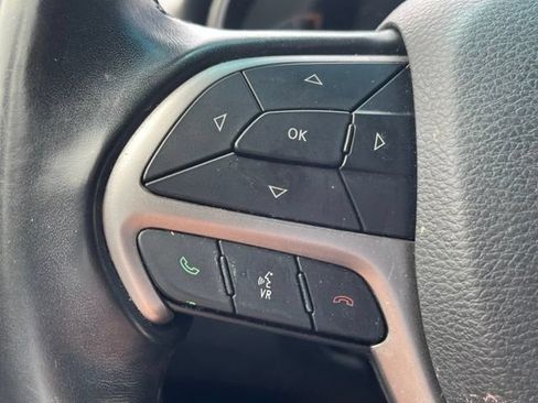 Used 2020 Jeep Grand Cherokee Laredo AWD/4WD image 12