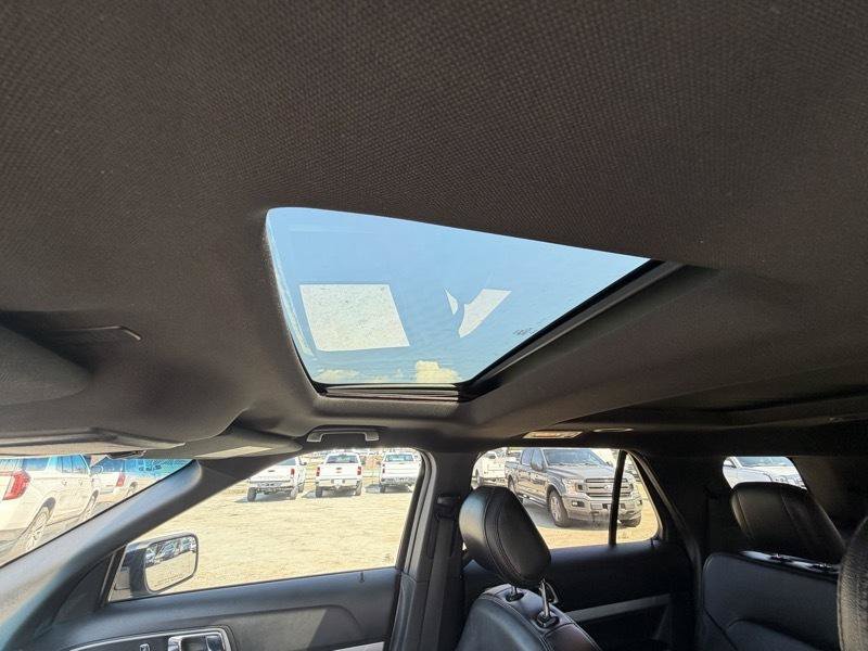 Used 2017 Ford Explorer XLT w/ Equipment Group 202A FWD image 17