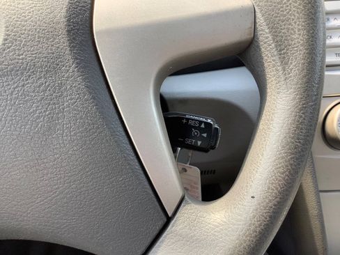 Used 2010 Toyota Camry LE FWD image 30