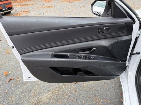 Certified 2025 Hyundai Elantra SEL image 10