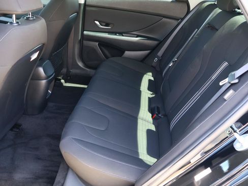 Used 2025 Hyundai Elantra SEL FWD image 20
