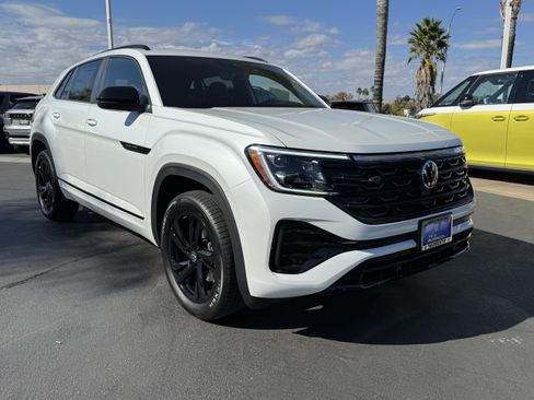 New 2026 Volkswagen Atlas Cross Sport SEL R-Line image 2