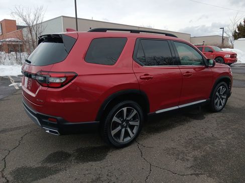 Used 2023 Honda Pilot Elite image 3