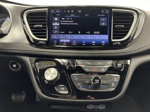 Certified 2024 Chrysler Pacifica Touring-L w/ S Appearance Package AWD/4WD image 27