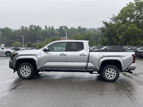 Used 2024 Toyota Tacoma SR5 AWD/4WD image 2