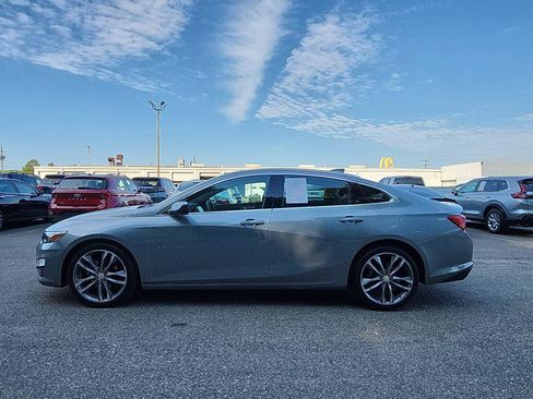 Used 2023 Chevrolet Malibu LT FWD image 2