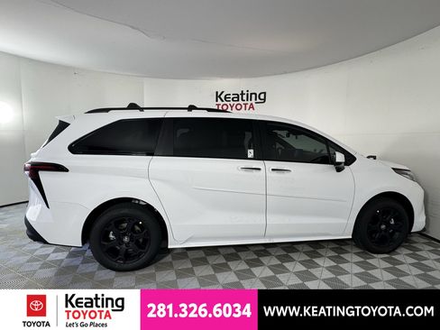 New 2026 Toyota Sienna XLE Woodland Edition AWD/4WD image 4