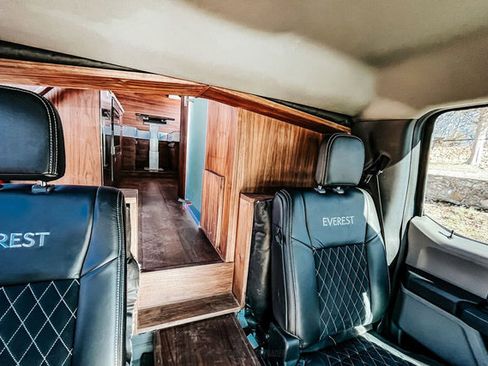 Used 2022 Ford F550 4x4 Crew Cab Super Duty w/ Power Equipment Group image 37