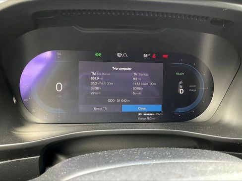 Used 2022 Volvo XC40 P8 Recharge Ultimate image 23