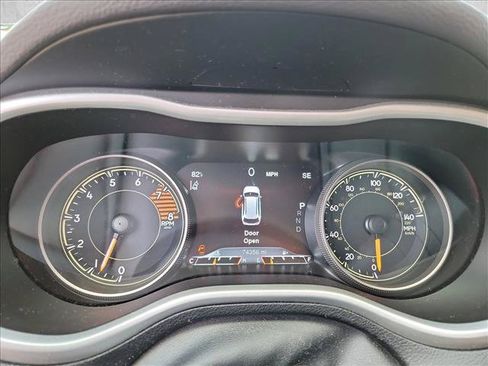 Used 2017 Jeep Cherokee Trailhawk AWD/4WD image 20