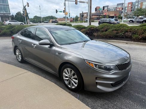 Used 2018 Kia Optima EX w/ Premium Package FWD image 4