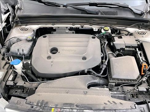 Certified 2023 Volvo XC40 B5 Core w/ Protection Package Premier image 12