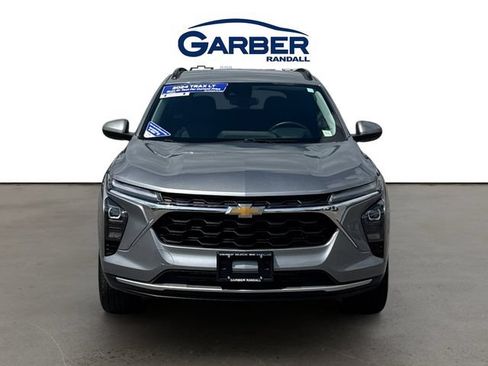 Used 2024 Chevrolet Trax LT w/ Driver Confidence Package FWD image 8
