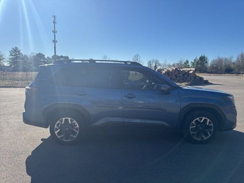 Used 2025 Subaru Forester Premium w/ Convenience Package #1 image 5