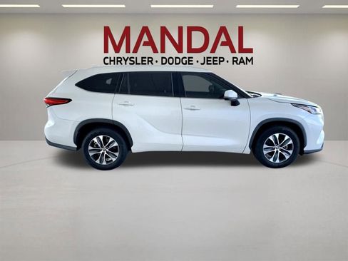 Used 2020 Toyota Highlander XLE FWD image 5