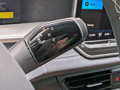 New 2026 Volkswagen Tiguan SE FWD image 29