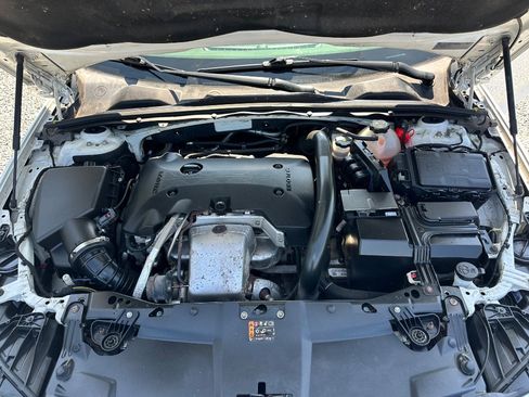 Used 2018 Buick Regal Essence FWD image 15