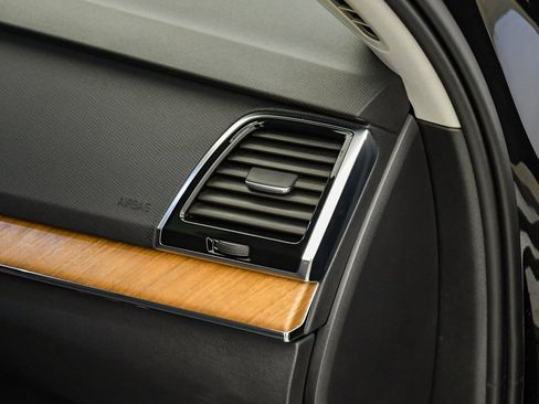 Certified 2025 Volvo XC90 B6 Plus image 16