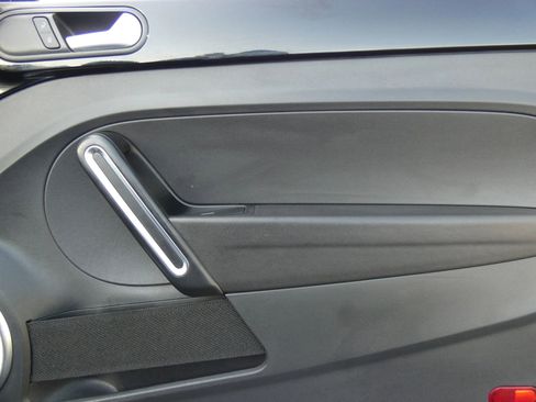 Used 2014 Volkswagen Beetle R-Line image 37