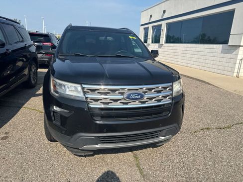 Used 2018 Ford Explorer XLT w/ Equipment Group 202A AWD/4WD image 5