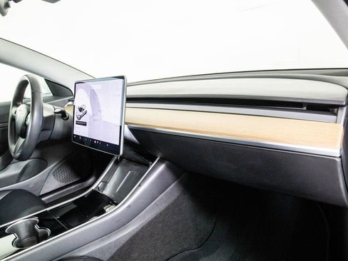 Used 2018 Tesla Model 3 Long Range image 18