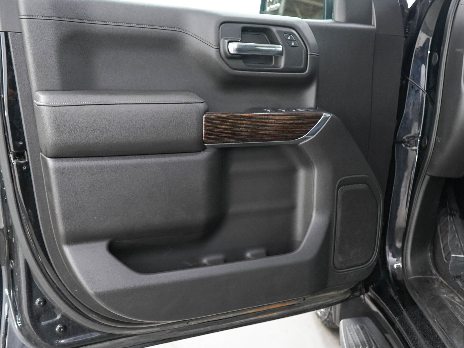 Used 2019 GMC Sierra 1500 SLE w/ SLE Value Package AWD/4WD image 18