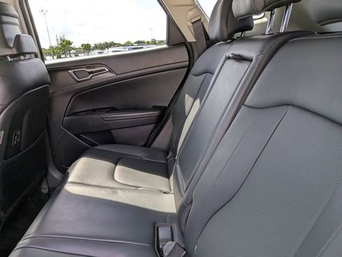 Certified 2024 Kia Sportage EX w/ EX Premium Package AWD/4WD image 18
