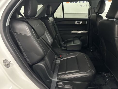 Used 2022 Ford Explorer XLT w/ Equipment Group 202A image 39