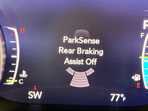 Used 2023 Chrysler Pacifica Touring-L FWD image 38